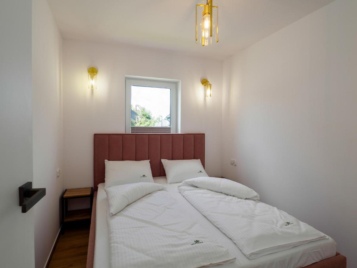 Ostoja Colette Apartment Ярославец Екстериор снимка