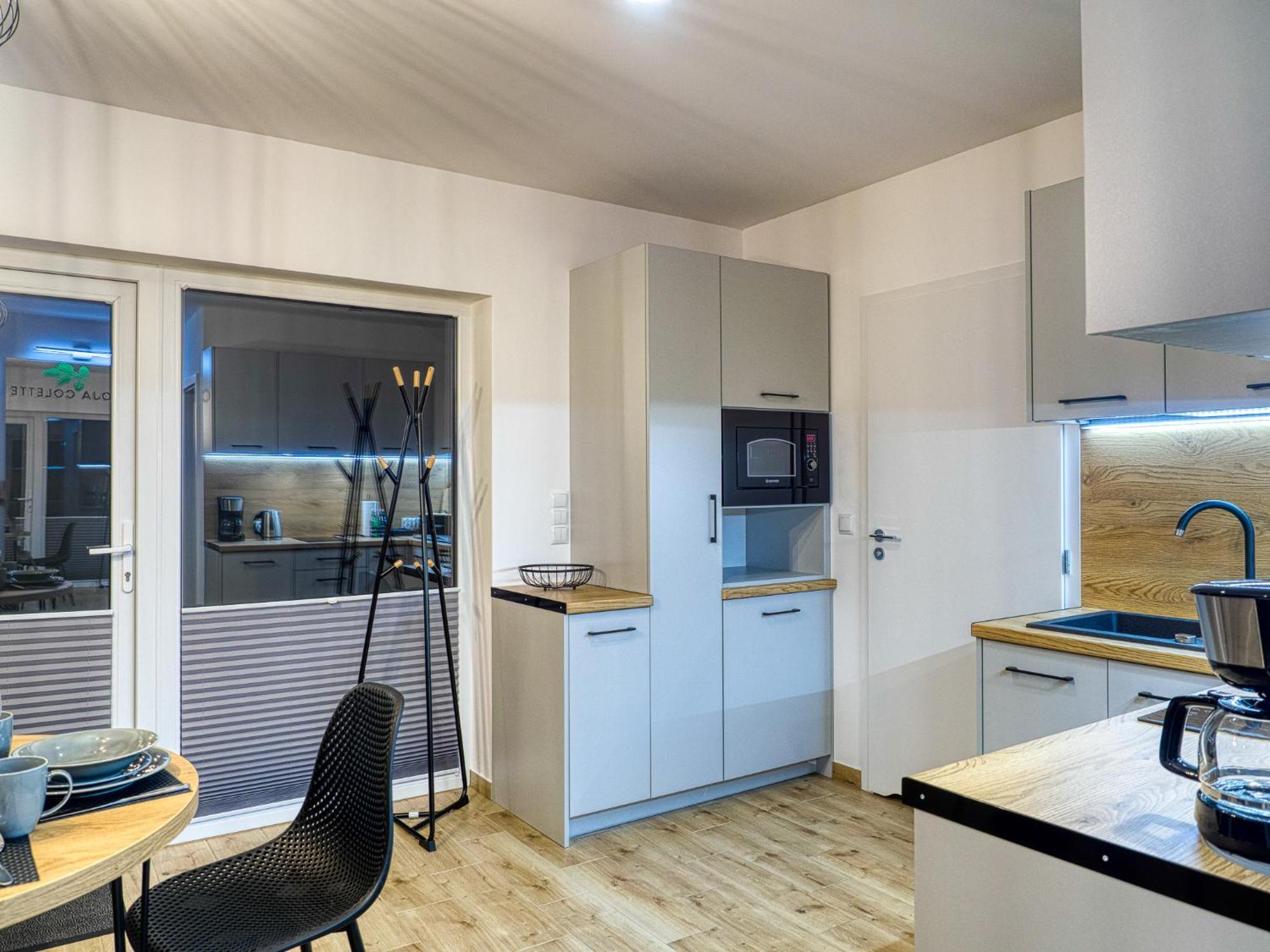 Ostoja Colette Apartment Ярославец Екстериор снимка